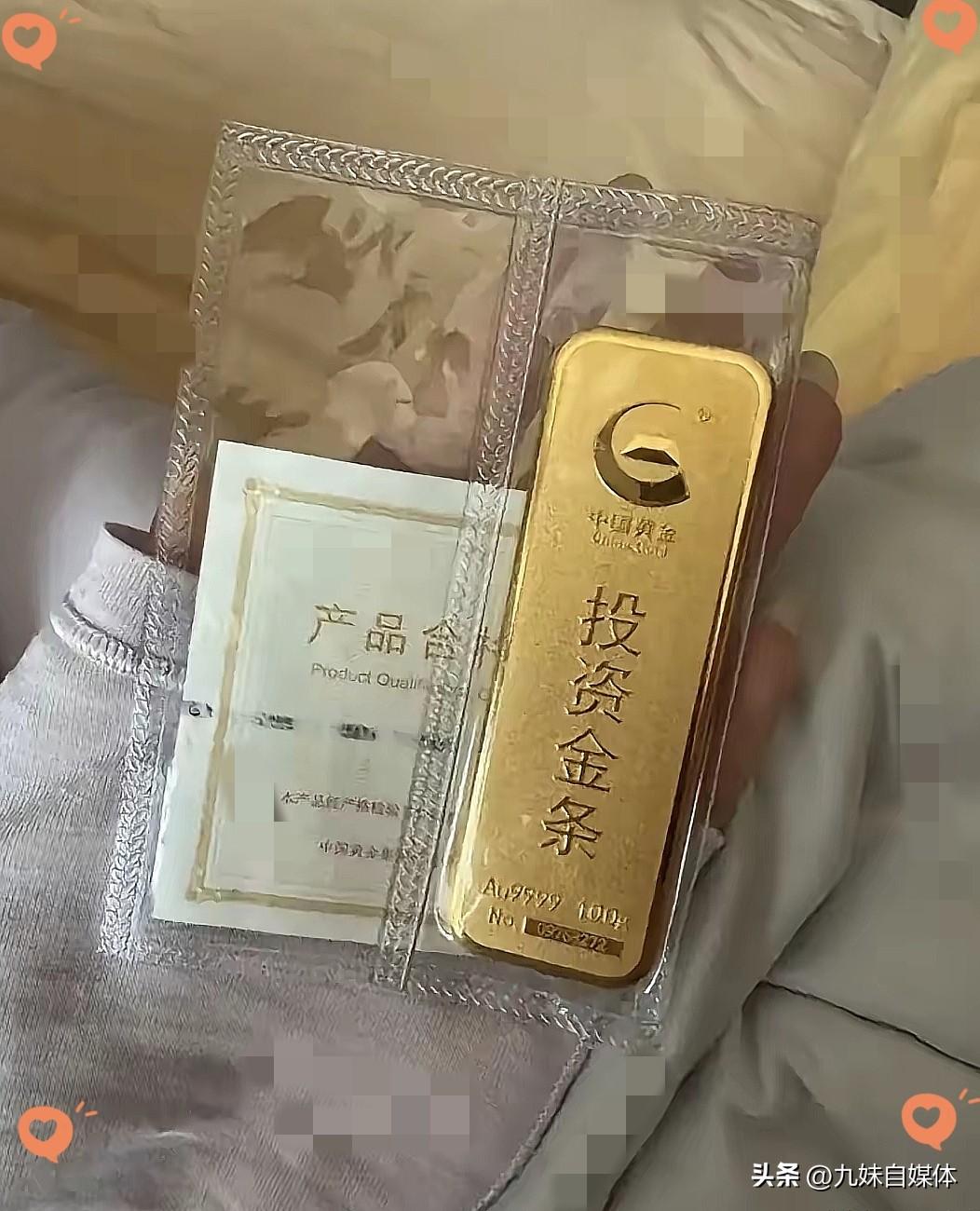 看了今天的金价，
我感觉自己血压都飙升了，
7月17日，金价从880一克跌到了