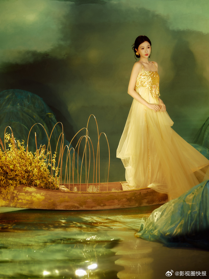 虞书欣瑶台笙乐风华织梦 一顾倾城，再顾倾心。虞书欣的中式造型太有氛围感了，温婉雅