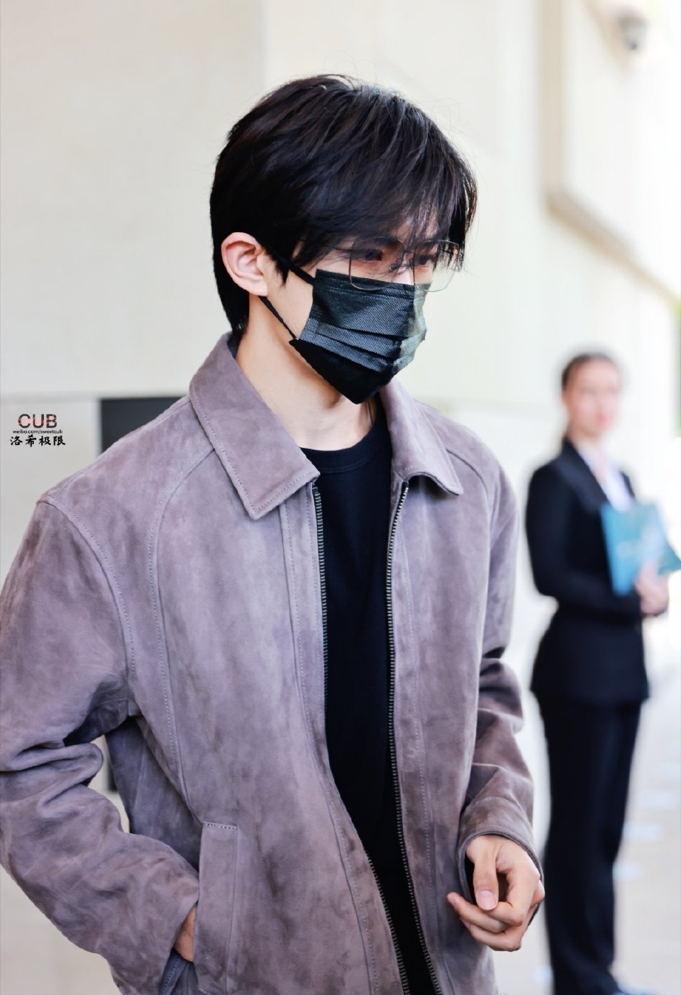 易烊千玺今天日内瓦上班路透 ​​​