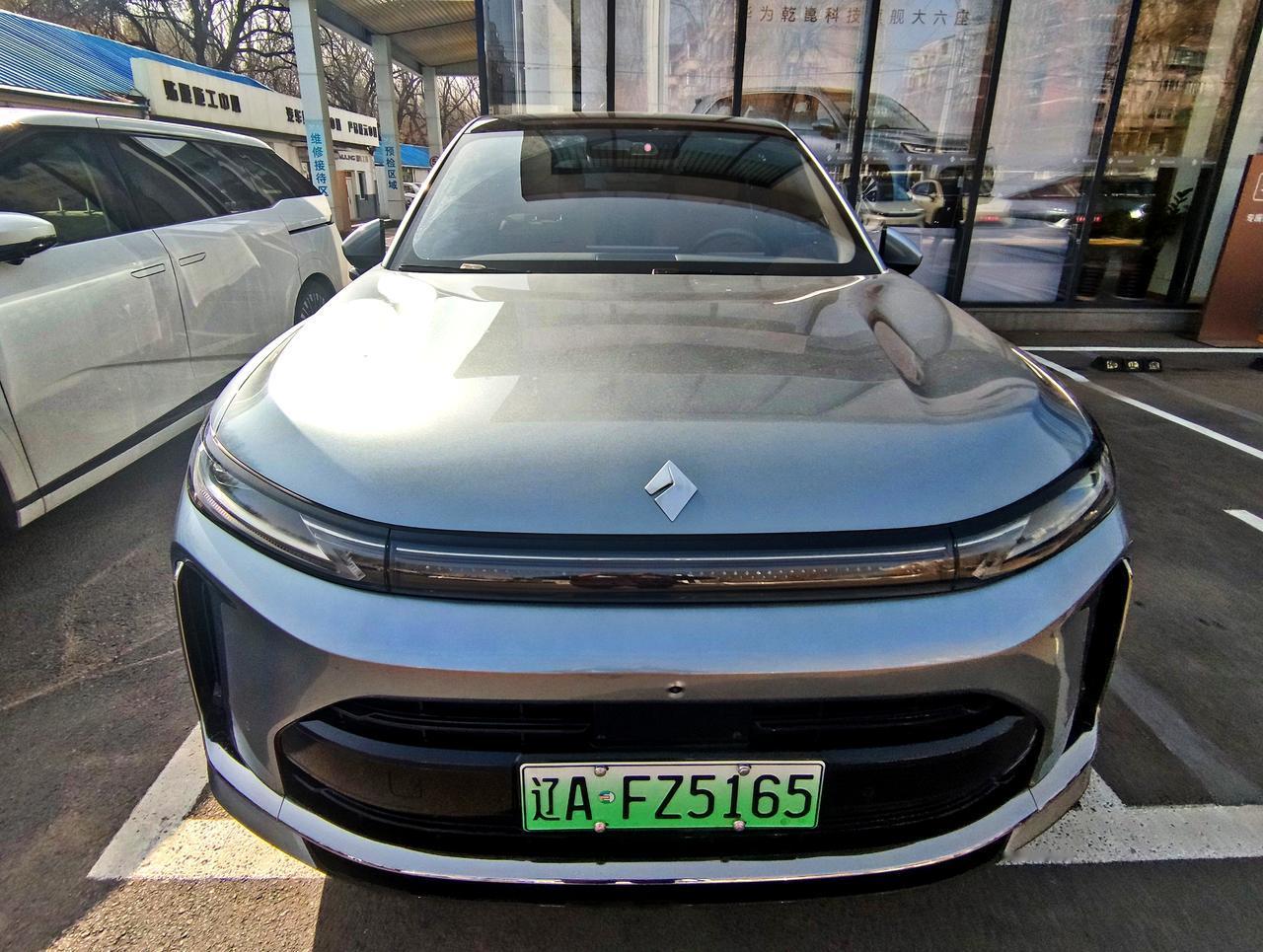 华为乾崑旗舰大六座《华境S》
   华境S是上汽通用五菱与华为联手的，20-25