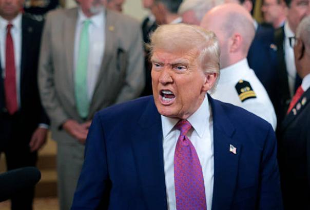 急眼了！万斯刚在伊斯兰堡栽了大跟头，美伊谈判熬了21小时最终颗粒无收，这边他刚带