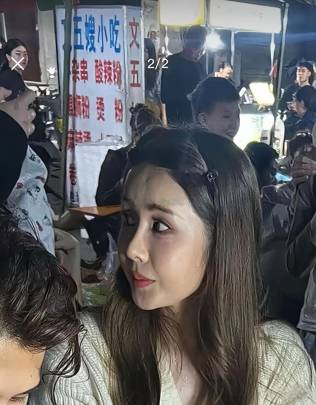 韦‌‌雪本‍人比直‌‏‌播﻿‌‌间里显老‌不少啊！ ​​​