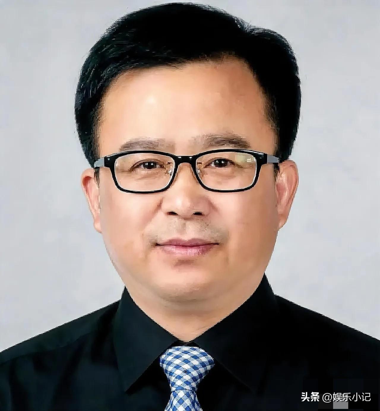 你敢信吗？山东济宁医疗圈怕是要震一震了。

退休的焦华居然主动去投案，这在当地可