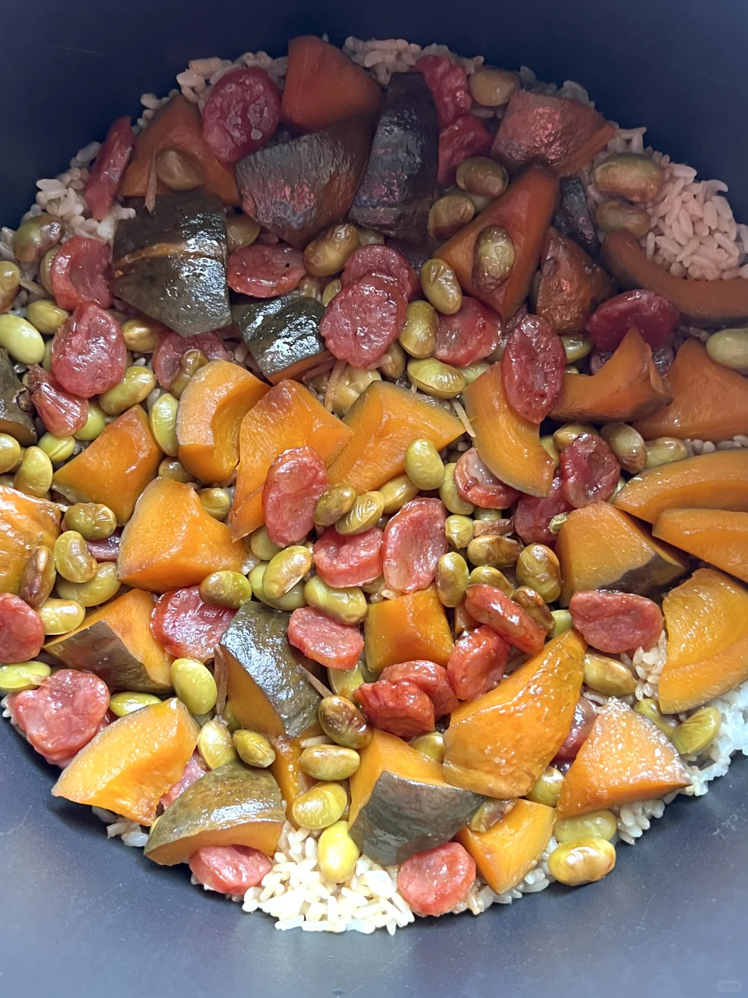 尊嘟尊嘟好吃到爆❗️❗️香肠南瓜毛豆焖饭