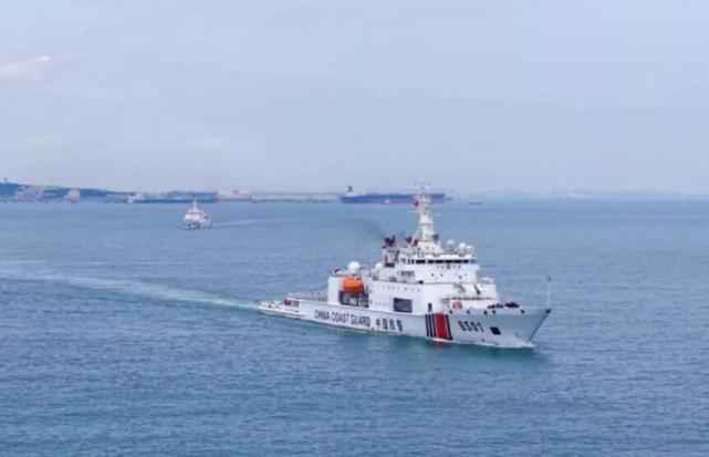 凌晨 2 点公海之上，日本渔船正忙着捕捞秋刀鱼，突然被中国海警登船检查，足足耗了