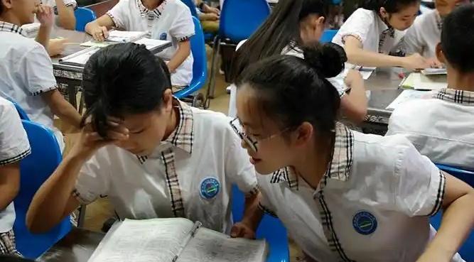 初中化学，死磕这几位老师，成绩蹭蹭往上涨！

一、清越姐姐的化学课。

特别适合