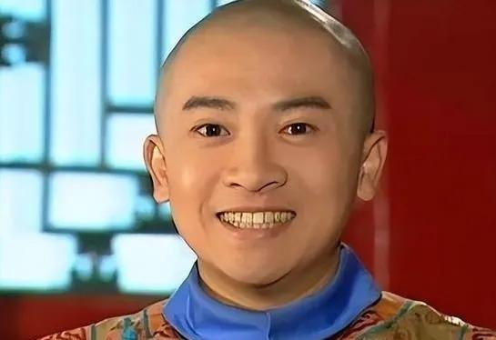 1766年，年仅25岁的永琪病逝。乾隆悲痛欲绝，按太子的规格举办了葬礼。可奇怪的