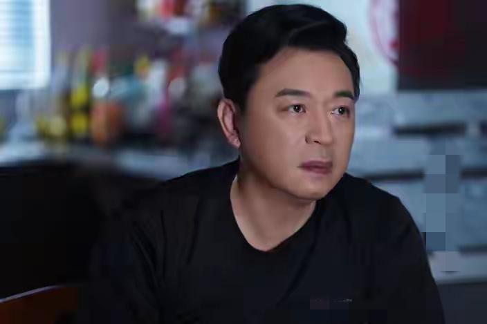 59岁才“终于火了”的演员
曾是印刷工人
如今凭《沉默的荣耀》爆红

从印刷厂工