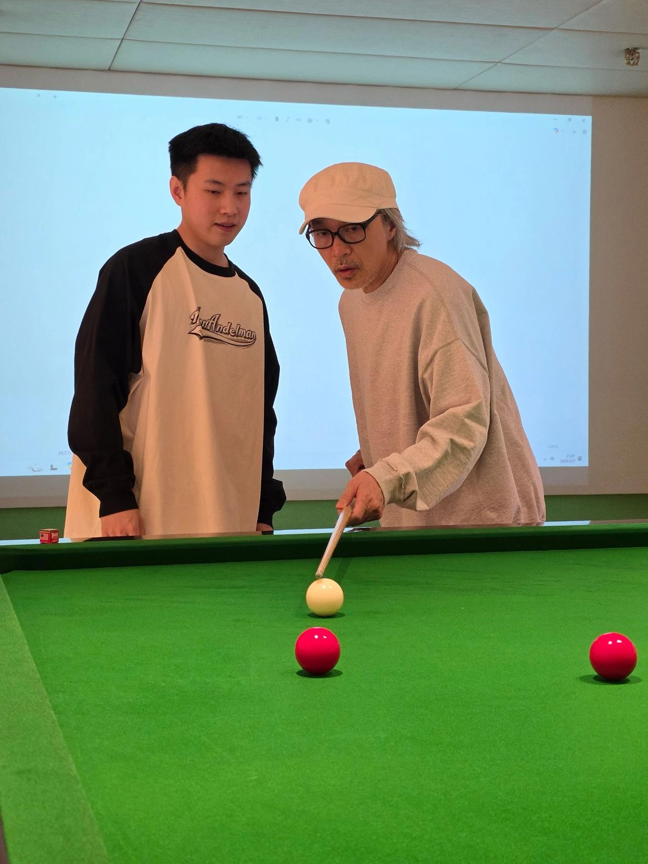 拍完少林足球和女足后，星爷又在准备新电影的创作了，你还记得周星星在哪部电影里打过