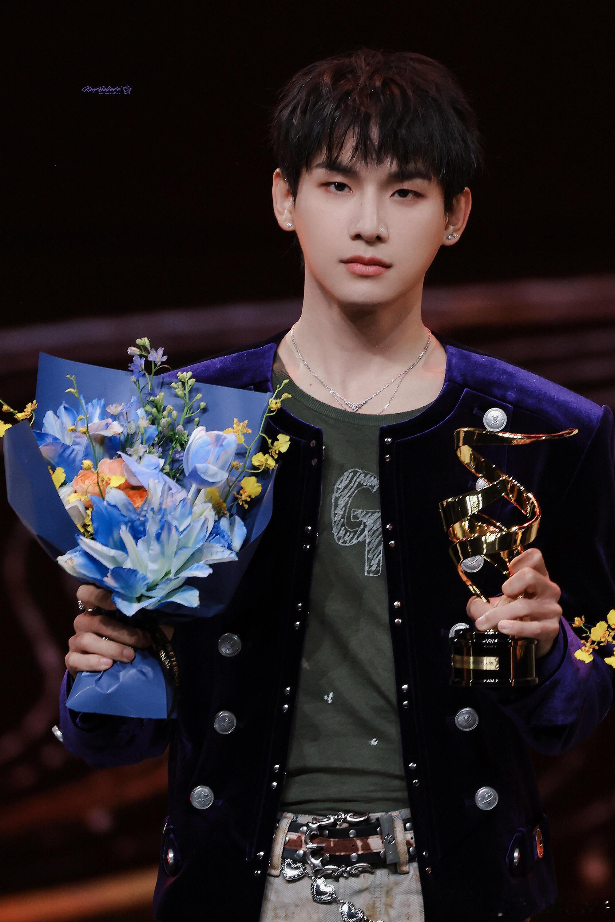 姚琛十分钟把我一天的事干了不止十分钟高效开挂，潜水冲浪、攀岩跑马到解锁冬泳，人生