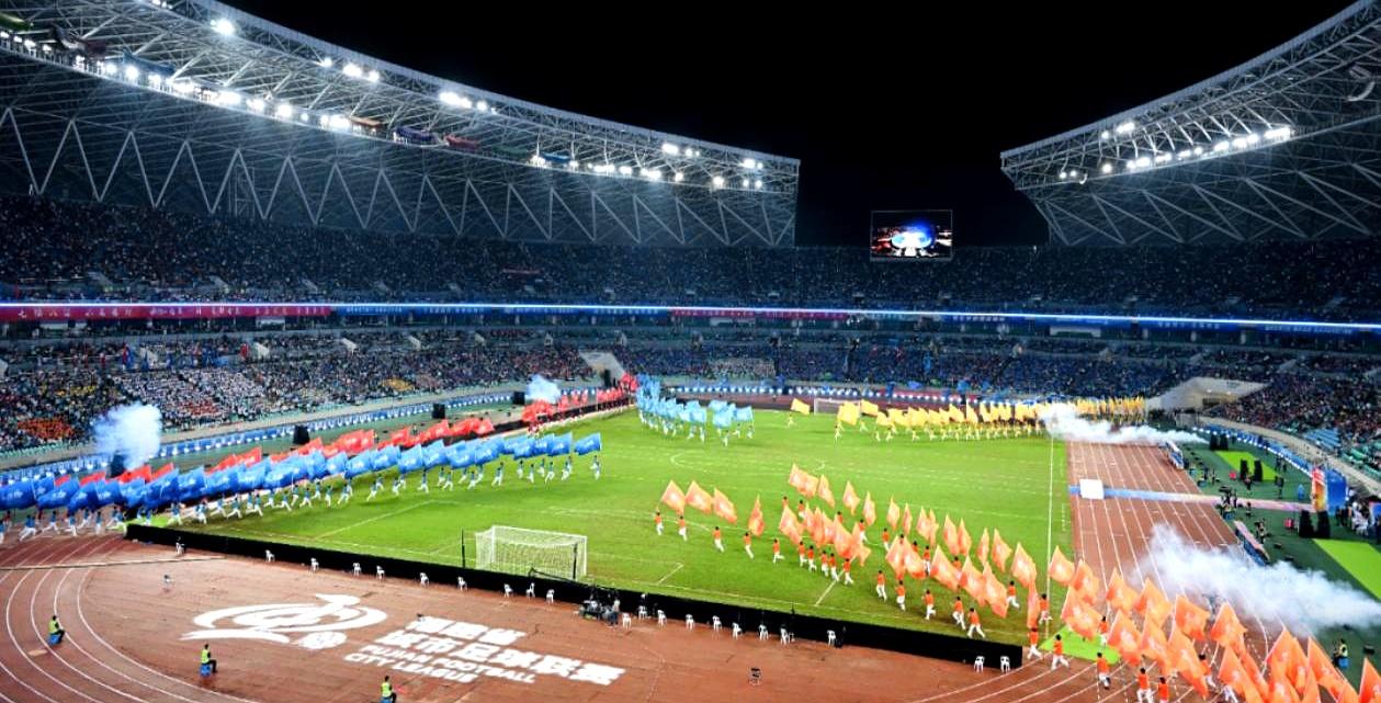 昨晚，计数屏定格在51342，奥体一阵欢呼。
官方口径称刷新‘全国纪录’的闽超之