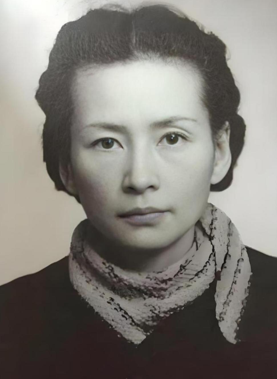 林徽因临终最放心的儿媳，丈夫落难当天就提离婚，连儿子姓都改了！12年后她47岁病