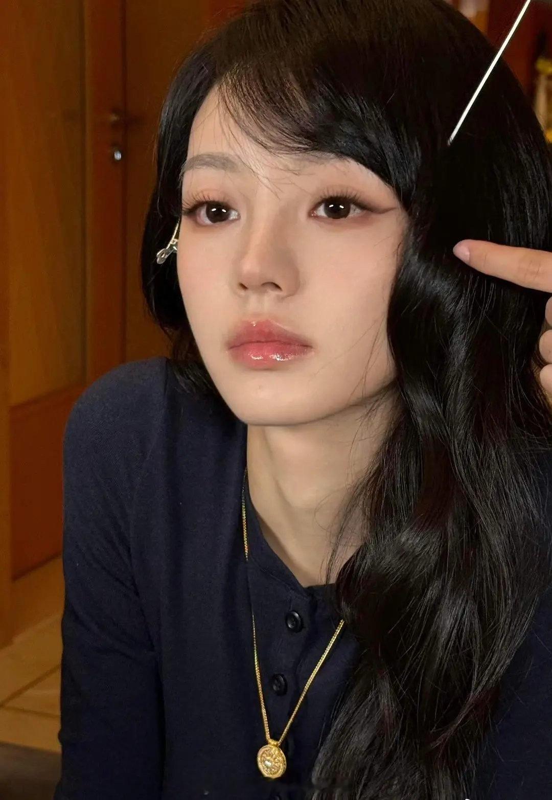 田曦薇、王玉雯这次vogue的妆造花絮实在美丽王玉雯直播VOGUE妆造 田曦薇V