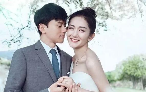 2011年，张杰跟谢娜准备结婚，张杰跟谢娜提出要拿8000万，在上海汤臣一品买一