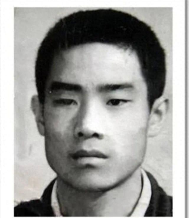 “我爷爷是朱德！你们谁敢动我！”1983 年，25 岁的朱国华被判死刑，他在法庭