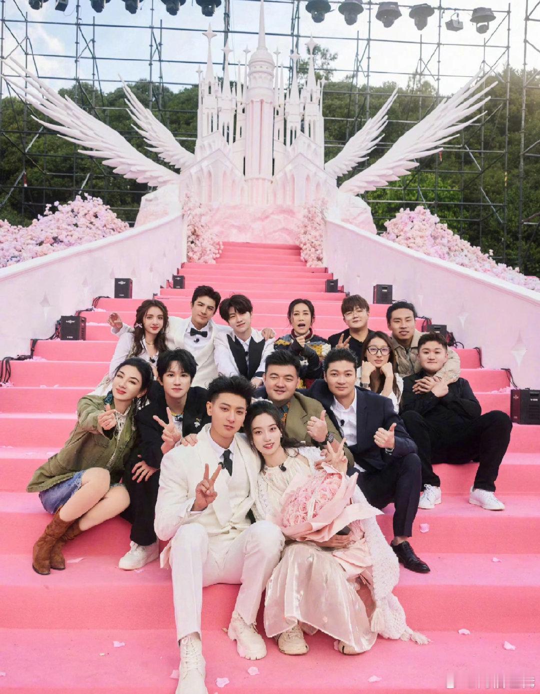 黄子韬十月十六号婚礼能不能蹲到一个exo合体啊🥹 如果真的能来 那真的是世纪婚
