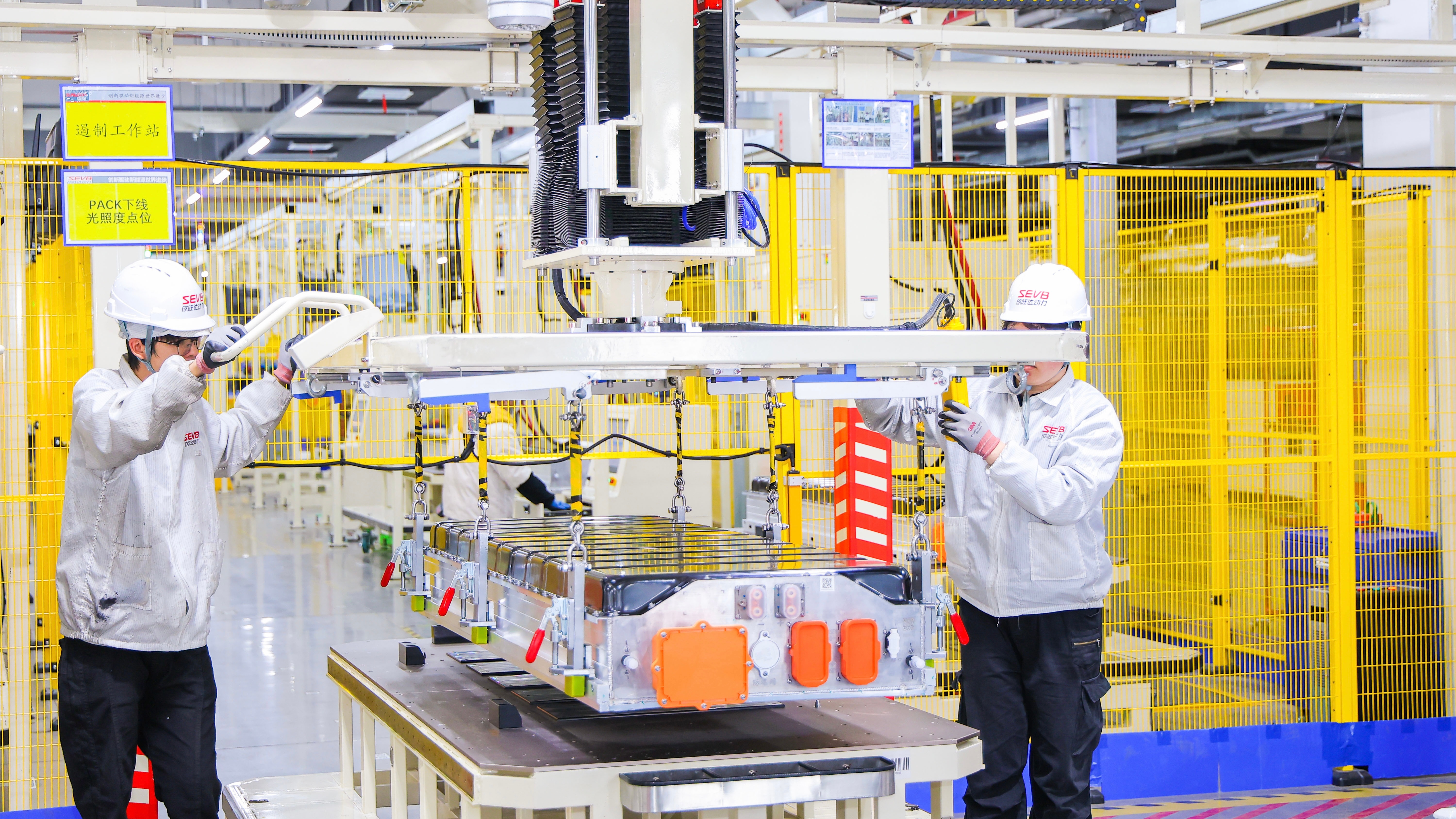 这个礼拜全国各地跑候机的时候正好看到中国能源汽车传播集团的报道云跟团了一把欣旺达