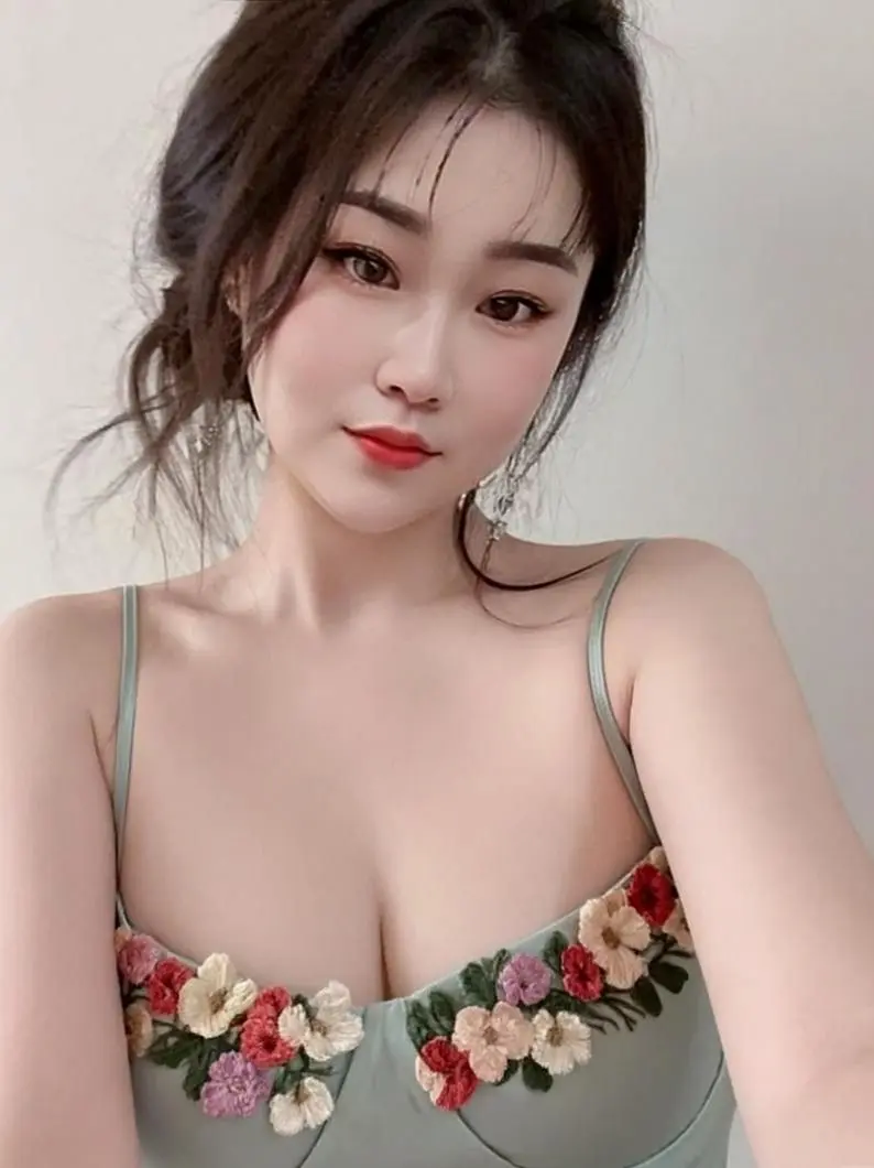AI绣衣自拍像