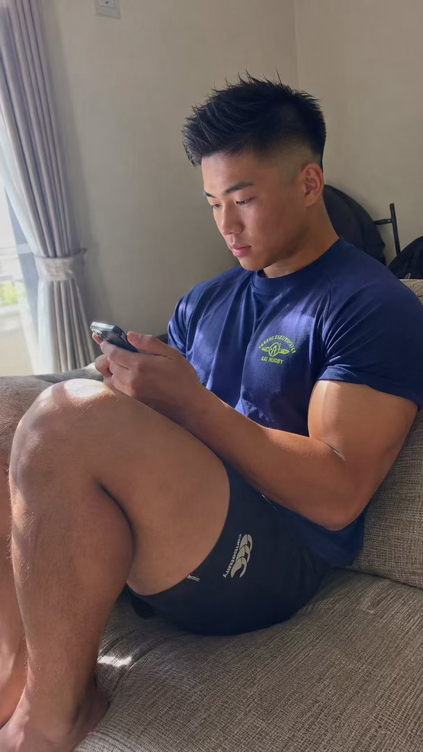 有练腿的室友🥲 