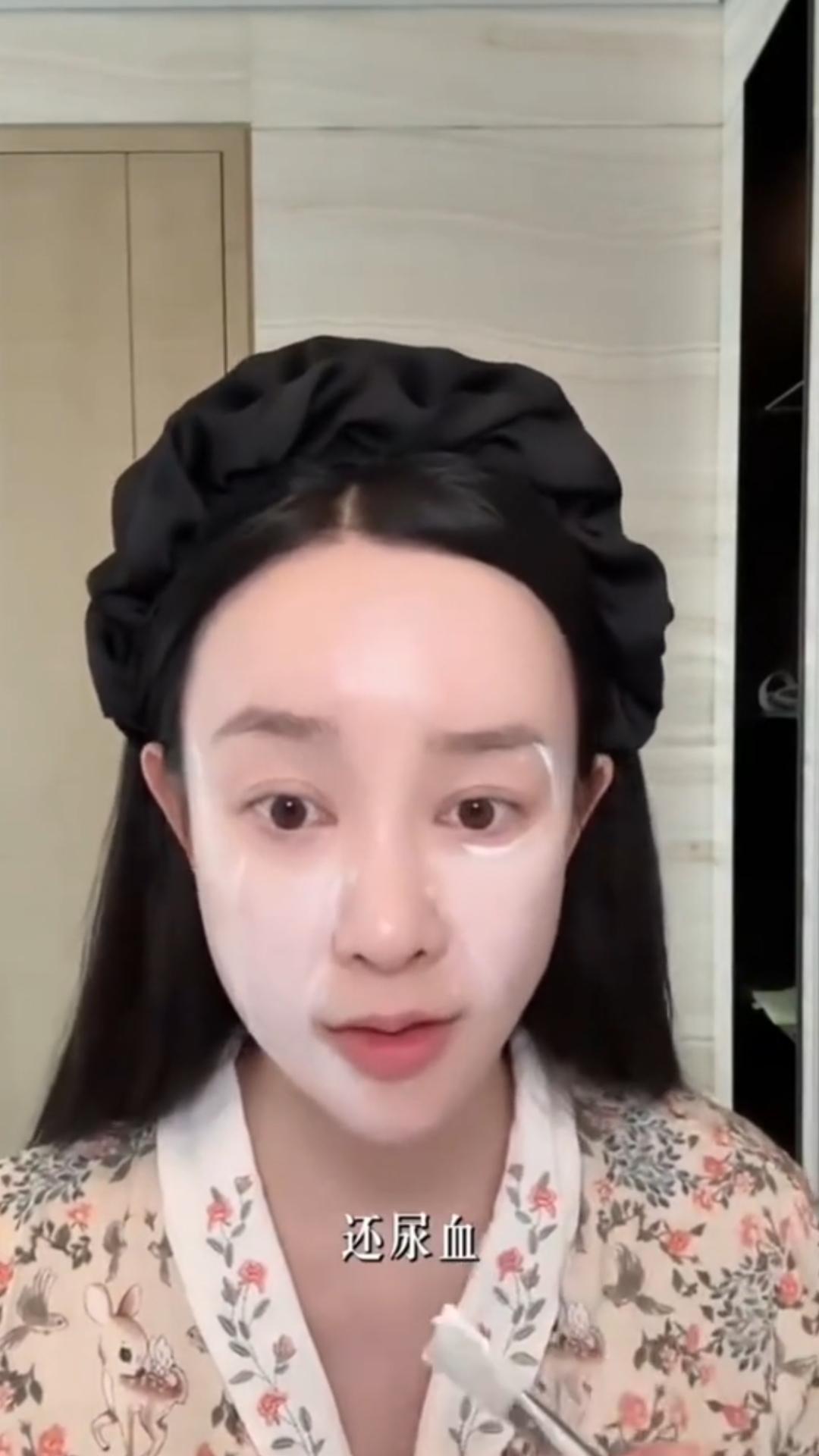 36岁演员张檬自曝，
给孩子喂奶憋尿两个小时，
导致自己尿血，曾出演电影《南京！