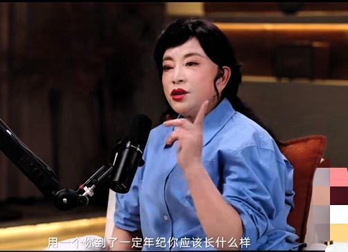 在感情方面，刘晓庆其实是一个悲观主义者。她主张及时行乐，或许和她的感情经历有关。