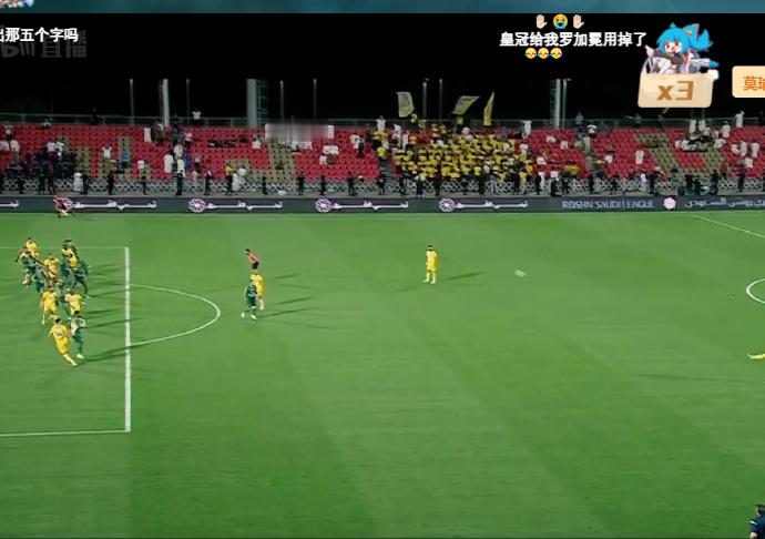 一直知道罗哥毫无号召力比赛现场空空荡荡无人问津，但这也太惨了吧，现场保安都比观众