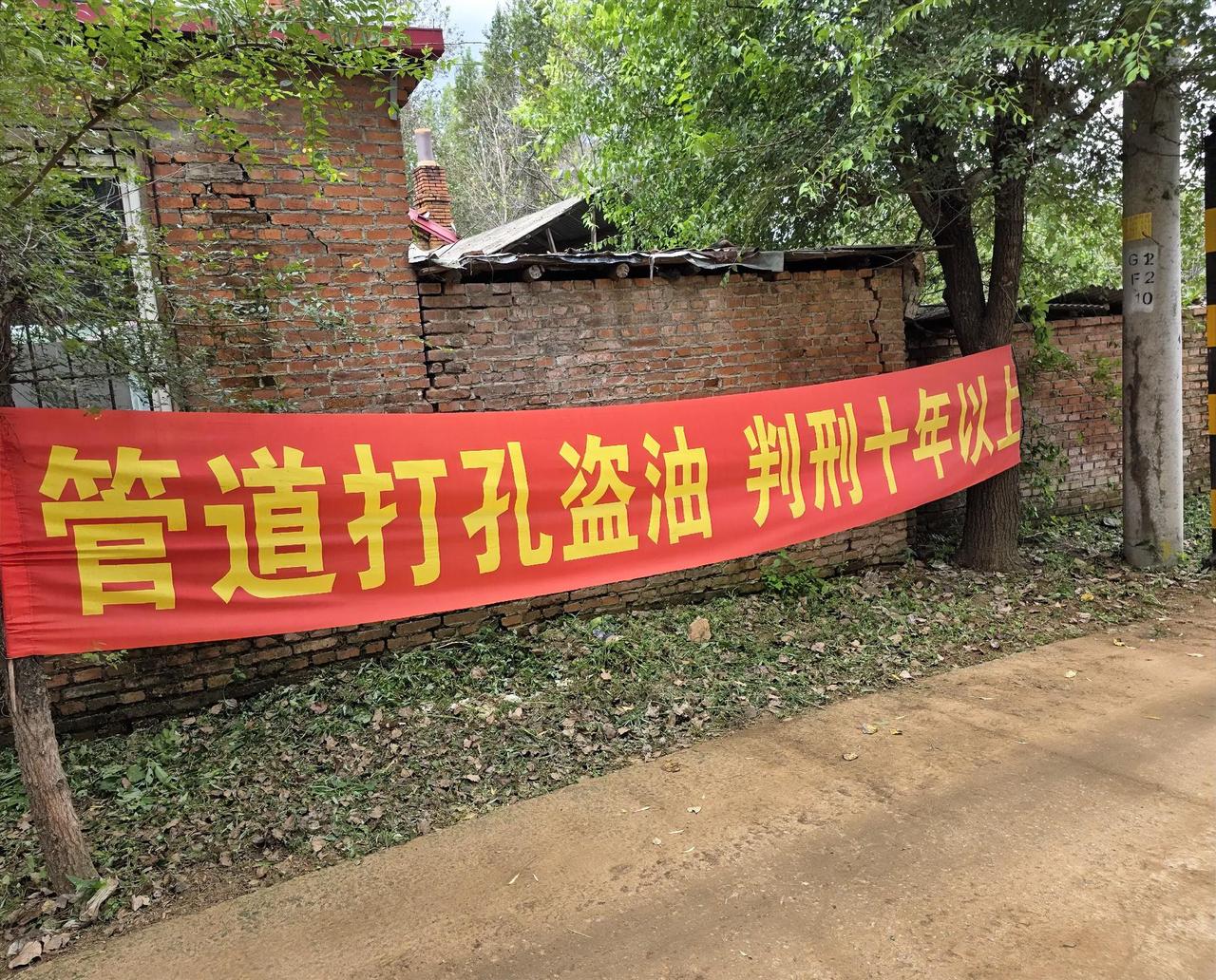 管道打孔盗油判十年以上，这判罚是否看情节和数量？
当然，这种行为必须严惩。十年以