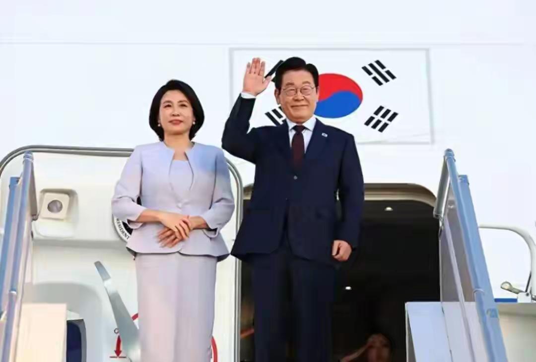 2026年1月4日，韩国总统李在明访华，三星电子会长李在镕等韩国四大财团掌门人随