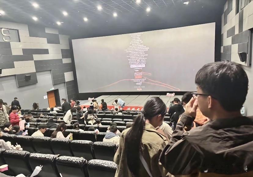 2026春晚封神金句：这才是给年轻人最好的爱情箴言

今年的总台春晚，终于不再催