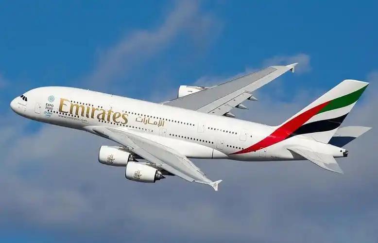 就在刚刚，

迪拜阿联酋航空正式宣布，

4月1日，总部位于迪拜的阿联酋航空公司