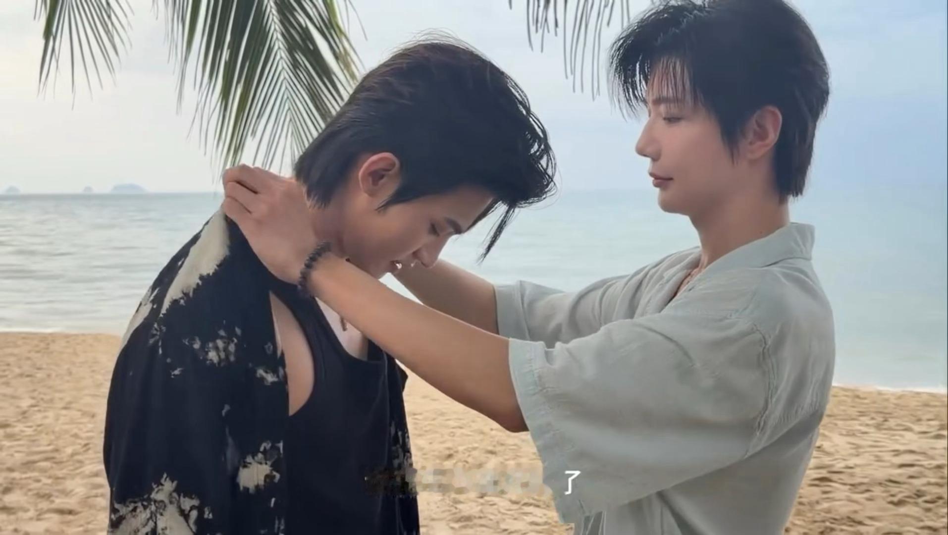 完蛋了小狗狗风味儿越来越强烈了和浴室被捏脸的时候故意装凶呲牙一样，一理直气壮就恃