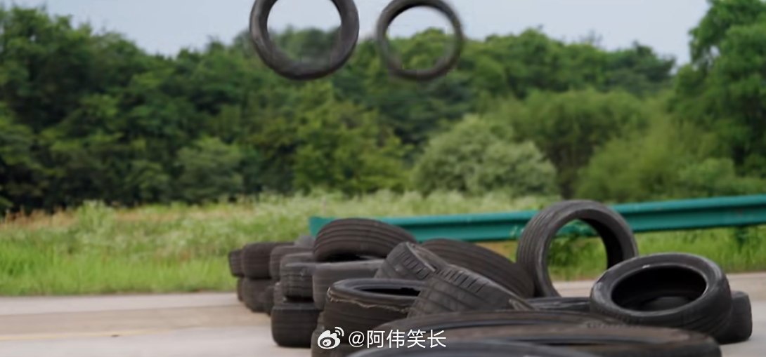 全球首个完成动态上坡避障的汽车坡道盲区压缩反应时间，重心变化加大操控难度，这项极
