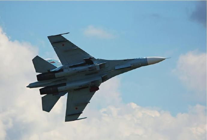 每天认识一件兵器 苏联/俄罗斯Su-27“侧卫”战斗机机身长度：21.9米机身高