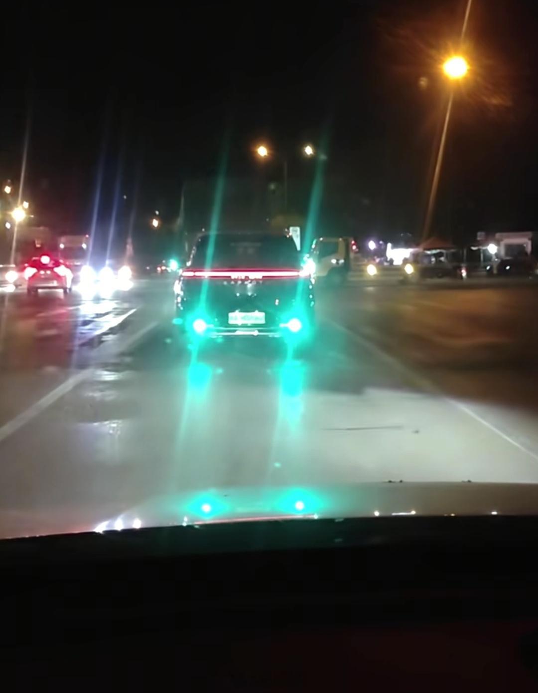 零跑的小蓝灯应该是行业最亮的吧 ​​​