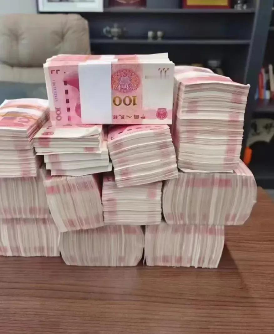 宋佳向华坪县捐款100万，剧组也进行了捐款，令人有诸多“没想到”。其一，她颜值出