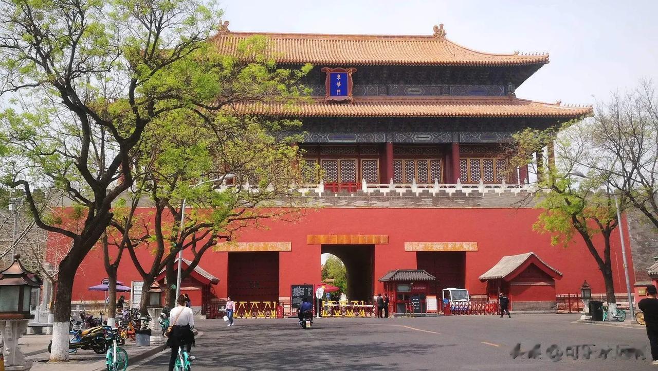 #来我家乡玩一天# 
北京中轴线可是条个不折不扣代表老北京和体现北京特色文化的路