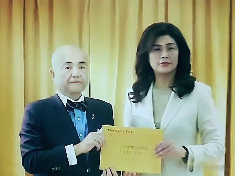 近期郑丽文为日本熊本地震捐款100万新台币一事，在全网引发巨大争议。多数舆论片面