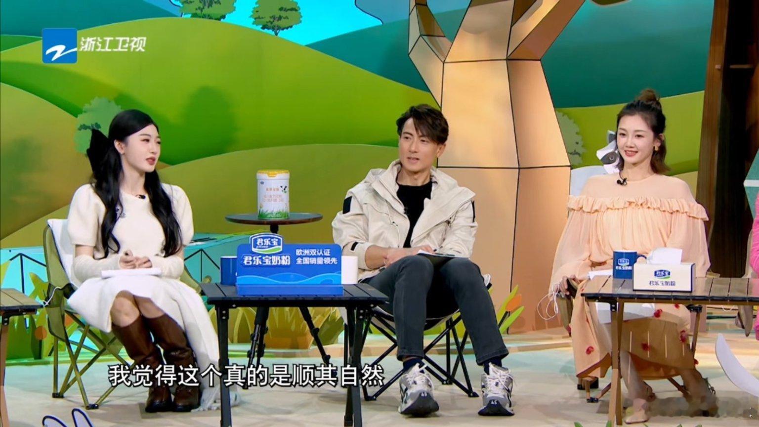 毓言CP的售后都看到带娃了 后排萌宝抢镜成功，毓言CP的售后甜到齁！带娃日常也能