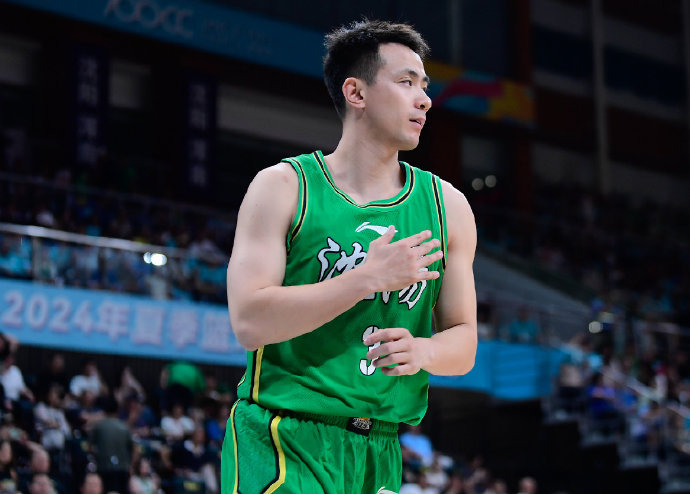 杨鸣说赵继伟目前没有复出时间表  指导在今日赛后发布会谈伤情：“他这个拉伤，时间