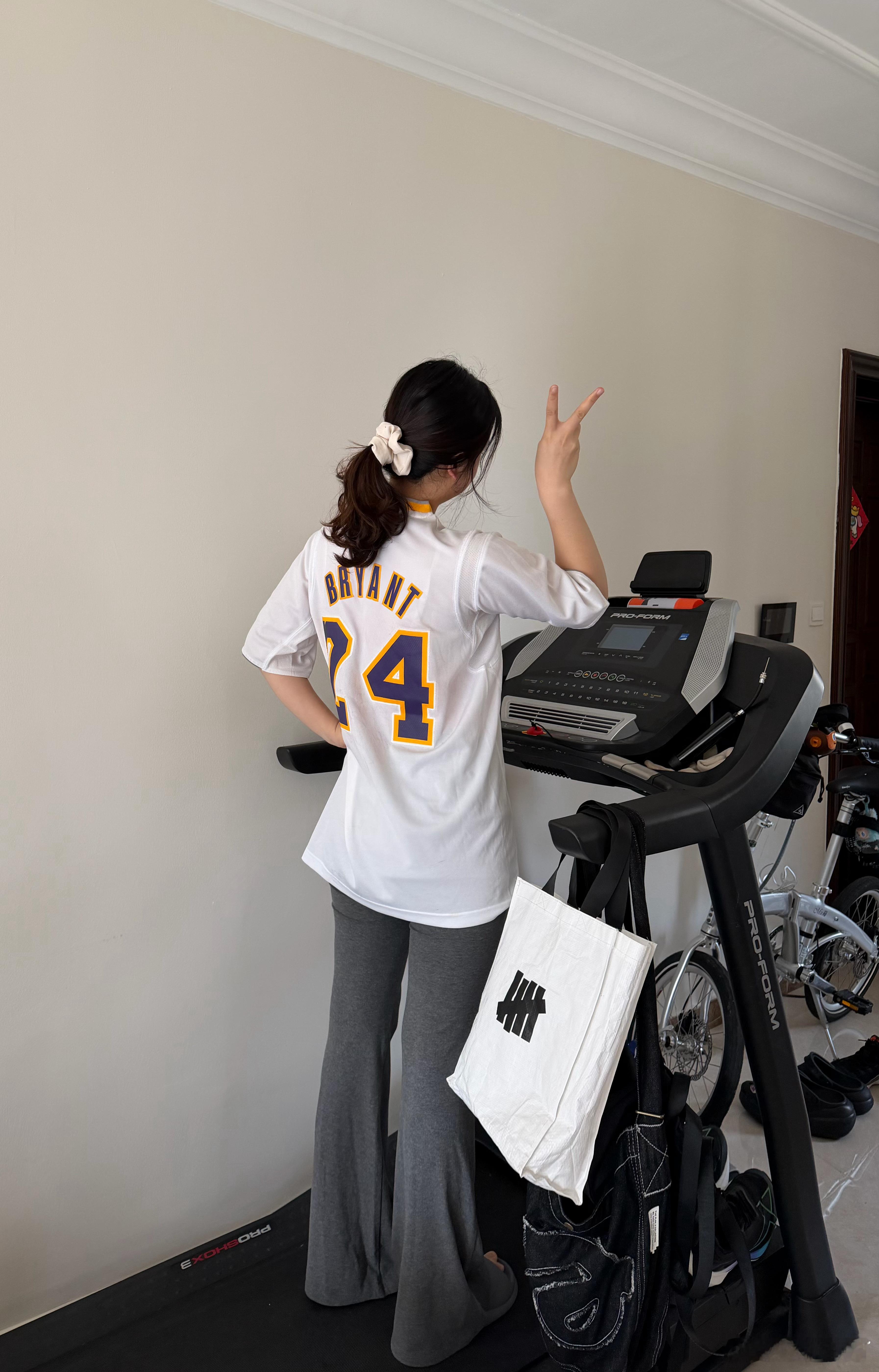 最近确实有点体重巅峰了！如果湖人横扫火箭，我决定瘦十斤！！！ 减少失误给我冲哇 