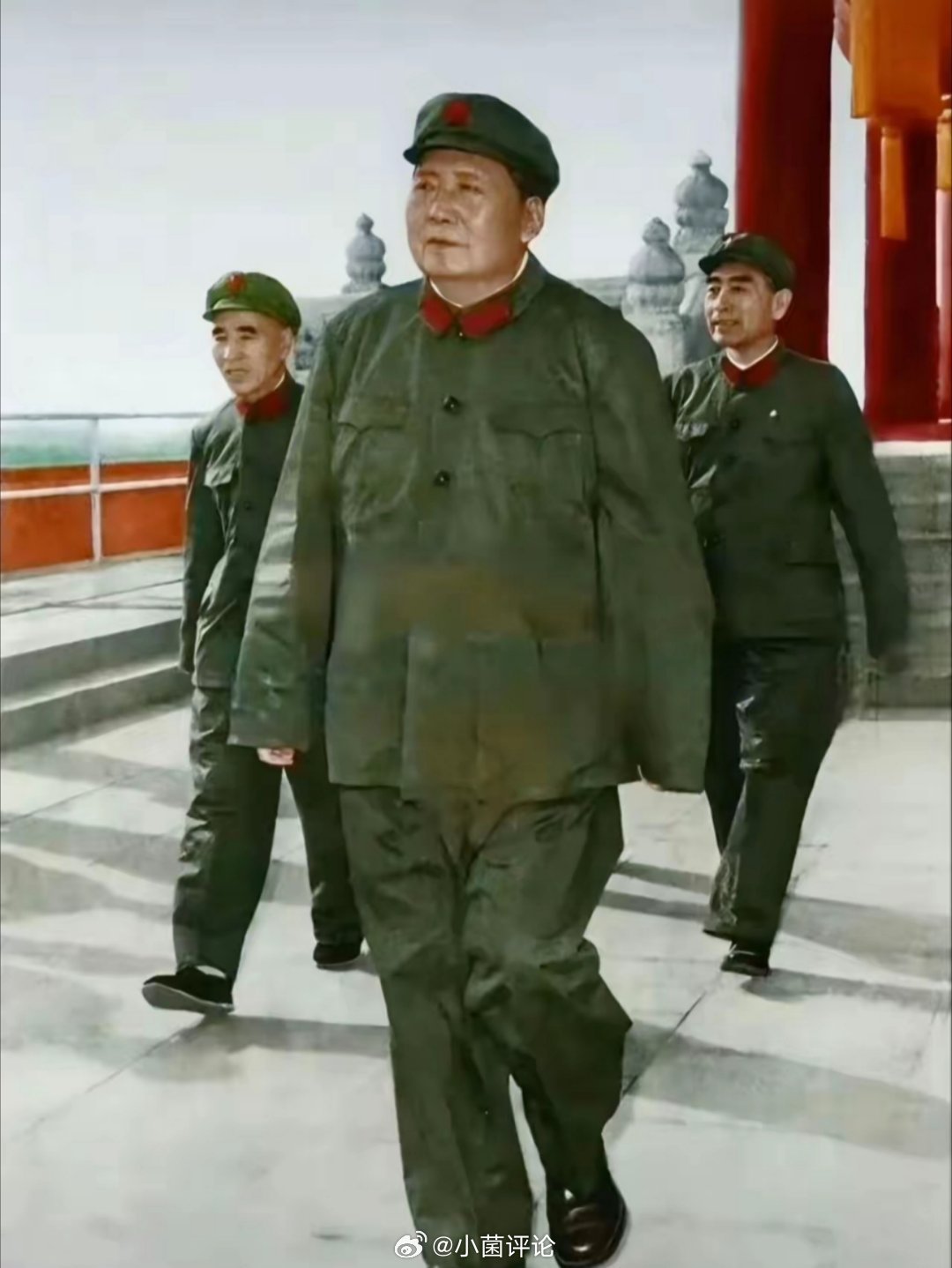 一身戎装的毛主席，威武！ ​​​