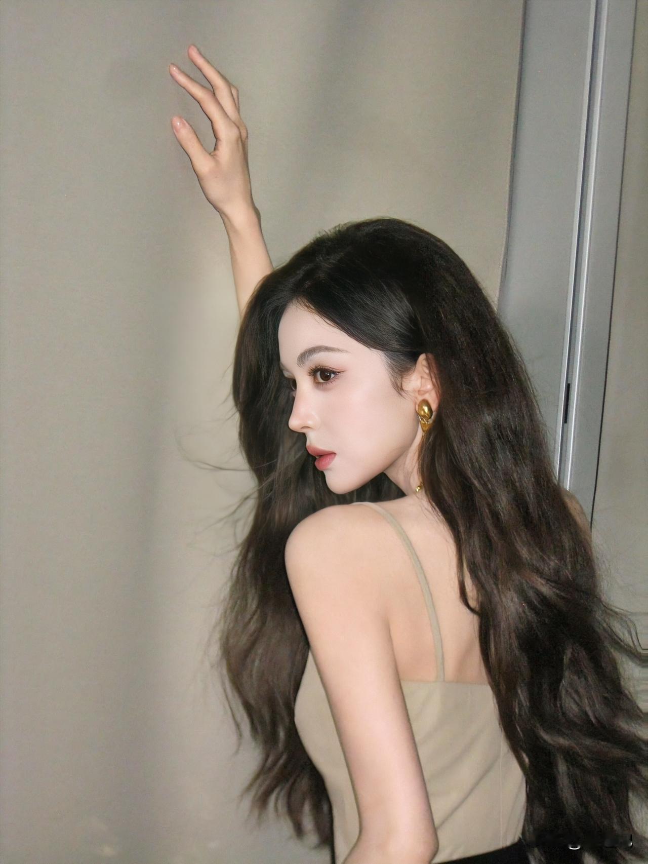 只看侧脸，你能认出这是古力娜扎吗？