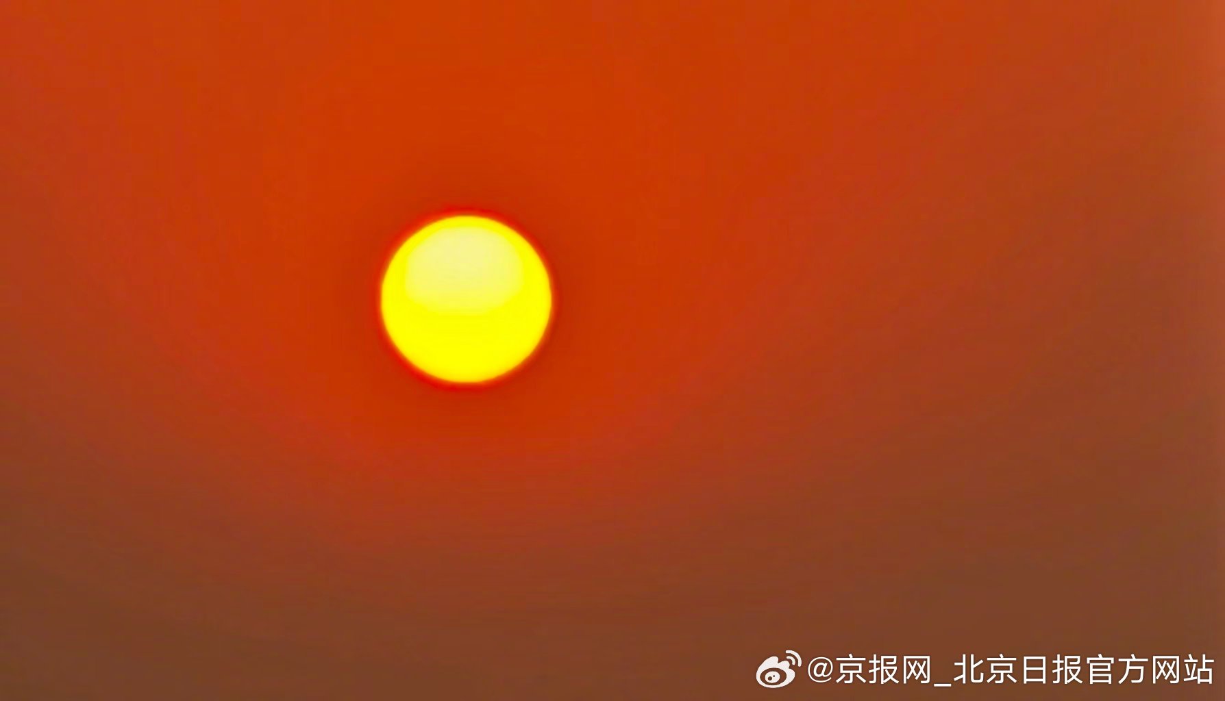 【#北京日出送你一场治愈仪式#】#北京初夏日出是橘色的温柔# #今天北京真好看#