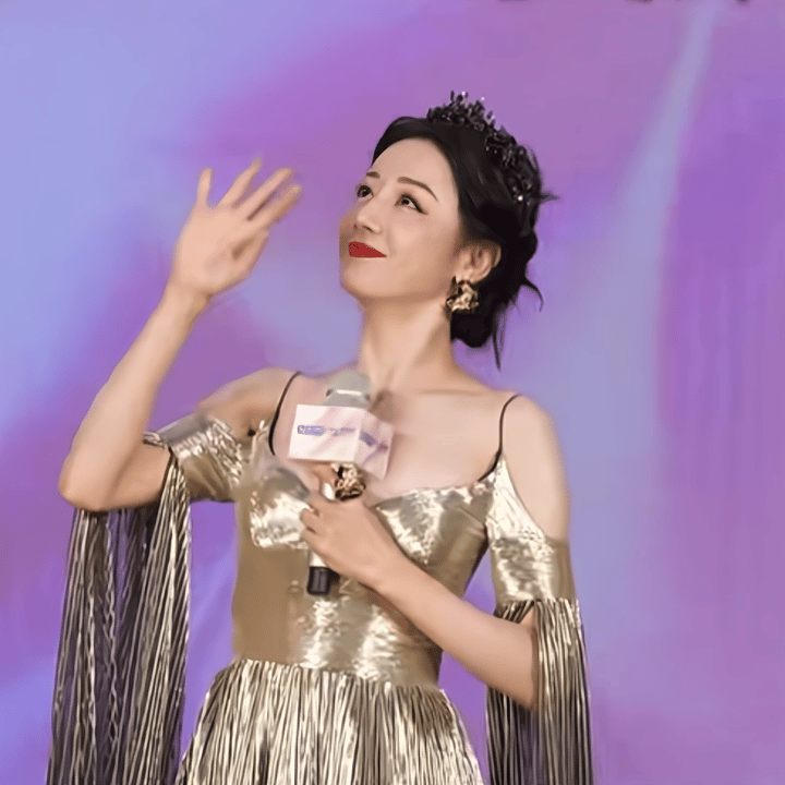 迪丽热巴路虎卫士全驭代言人迪丽热巴 dlrb 迪丽热巴 善良是人生的必修课，每日
