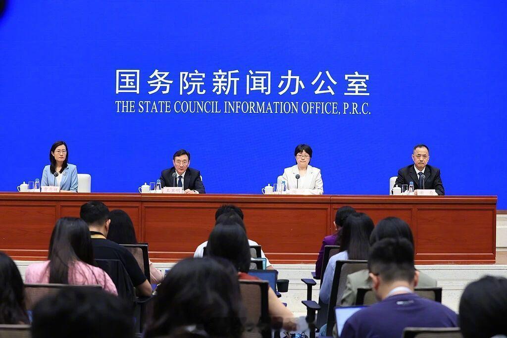 【工信部称赞深企创新成果“打破技术瓶颈”】今天上午，国务院新闻办公室举办新闻发布