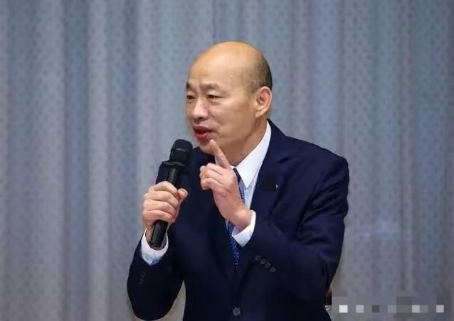 现场当众翻脸！蓝营两大巨头激裂冲突，傅崐萁一句“辛苦了”看尽政坛格局！
    
