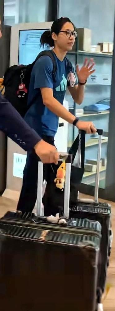 国家队的任务还没完，人已经先签了土超俱乐部。

庄宇珊这趟去土耳其，身兼两职。一