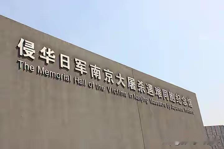 日本首相高市早苗去给越南的胡志明献花圈，并鞠躬；高市早苗去给澳大利亚二战的无名烈