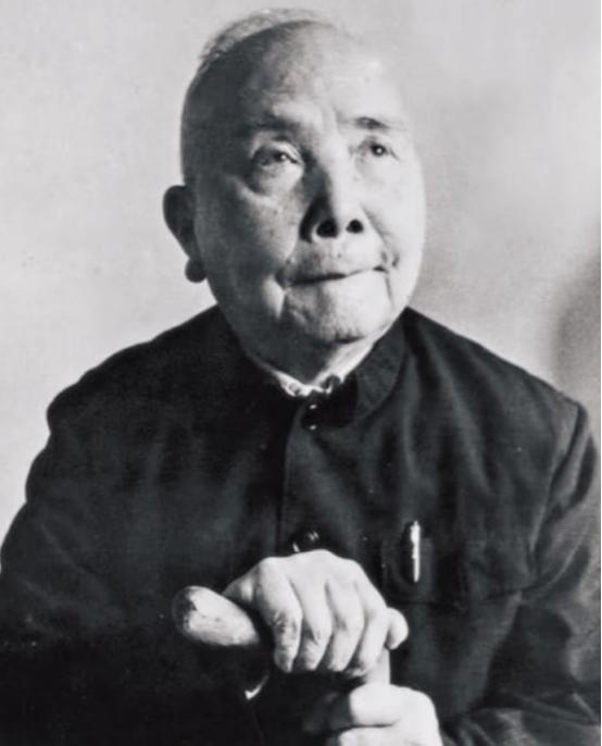 零下30度，十万大军挤在帐篷里瑟瑟发抖，战马一匹接一匹冻死在马厩。王震拍桌子吼了