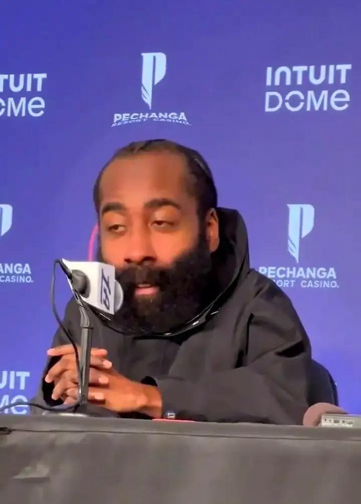 杀死对方，是他们对彼此最大的尊重。
当哈登又一次用后撤步终结杜兰特，落地时两人肩